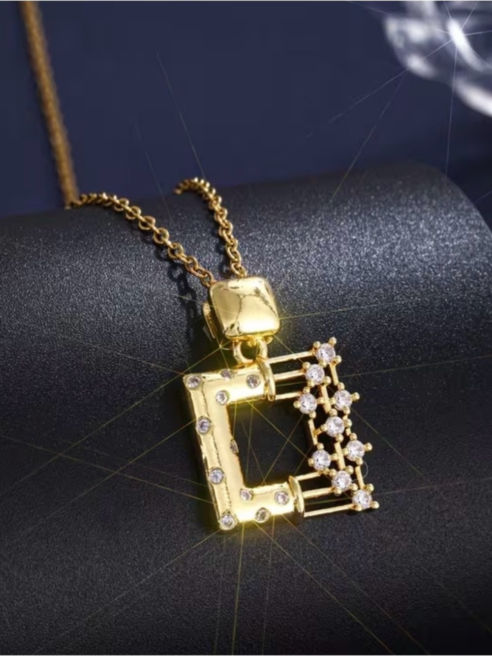 NWT Gold and Simulated Diamond Nexklace